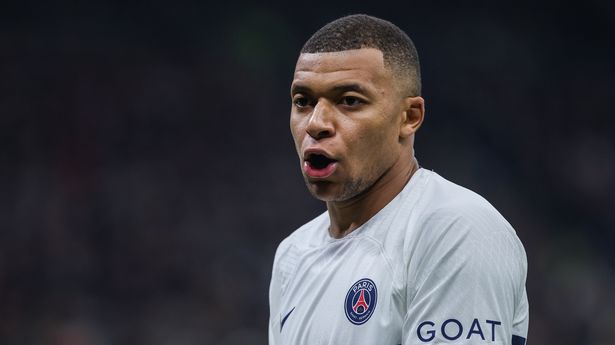 Paris Saint-Germain tror penger kan kjøpe fotballånd